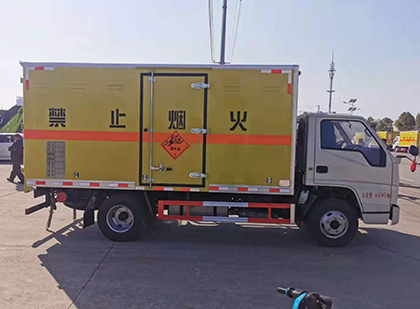 文昌爆破器材运输车工人安全操作规范与智能技术保障